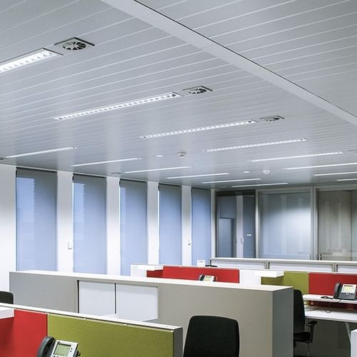 Controsoffitto in metallo - Luxalon® 84C - Hunter Douglas Architectural - in pannelli / per ufficio / indoor