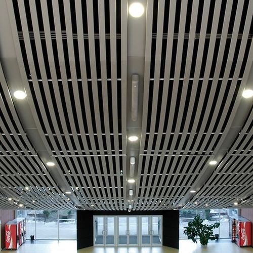 Soffitto in metallo - Luxalon® 84R Curved - Hunter Douglas Architectural - in pannelli / per camera bianca / per ufficio