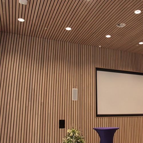 Controsoffitto in legno massiccio - Derako® Solid Linear BaseLine - Hunter Douglas Architectural - a doghe / per sala conferenze / per soggiorno