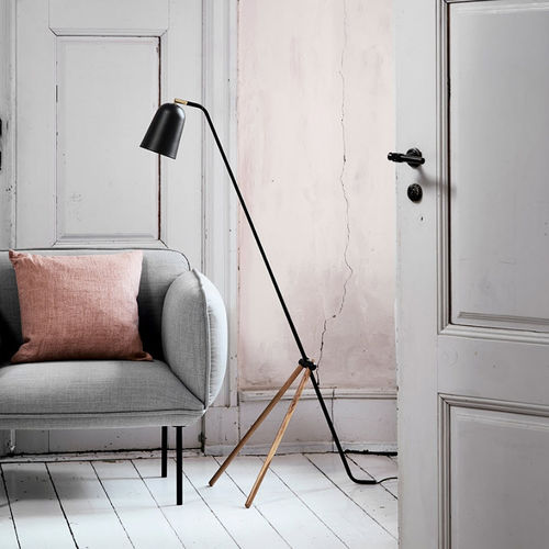 Lampada da terra - GIRAFFE - Frandsen Lighting - in metallo / in rovere / contemporanea