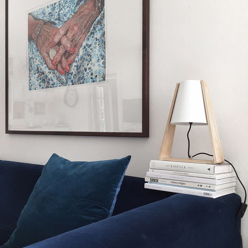 Lampada da tavolo - BEND - Frandsen Lighting - in legno / contemporanea / con cavo