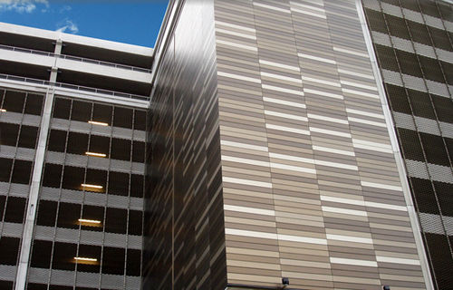 Rivestimento di facciata a doghe - MEDIA CITY - James & Taylor - in alluminio / riflettente