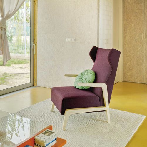 Poltrona contemporanea - BOOMERANG CHILL - SANCAL - in tessuto / in frassino / con poggiapiedi