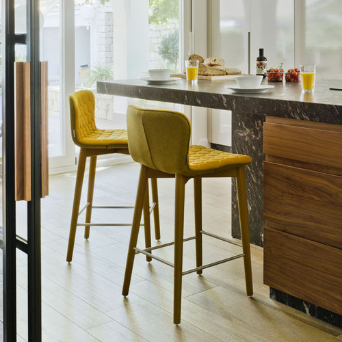 Sedia alta contemporanea - TEA - SANCAL - da interno / in tessuto / con supporto in legno