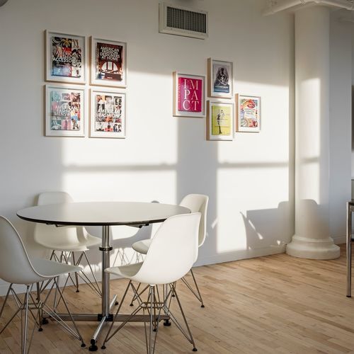 Tavolo contemporaneo - USM Kitos - USM Modular Furniture - in MDF laccato / in laminato / con supporto in acciaio