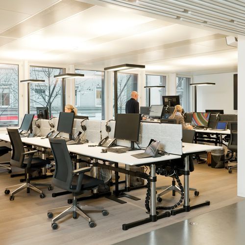 Scrivania per open space - USM Kitos - USM Modular Furniture - da terra / contemporanea / in MDF laccato