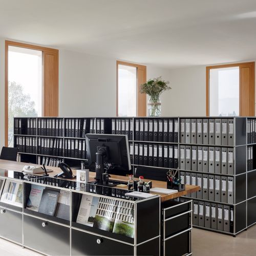 Porta opuscoli a pavimento - USM Haller - USM Modular Furniture - in metallo / contract