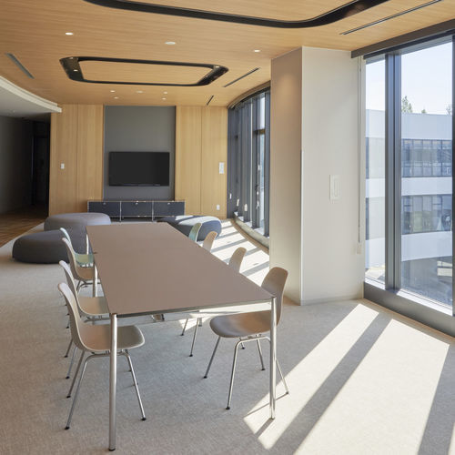 Tavolo contemporaneo - USM Haller - USM Modular Furniture - in MDF / con supporto in metallo / rettangolare