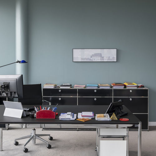 Tavolo contemporaneo - USM Haller - USM Modular Furniture - in linoleum / con supporto in metallo / rettangolare