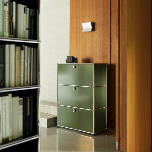 Credenza alta - USM Haller - USM Modular Furniture - contemporanea / in metallo / con ante battenti