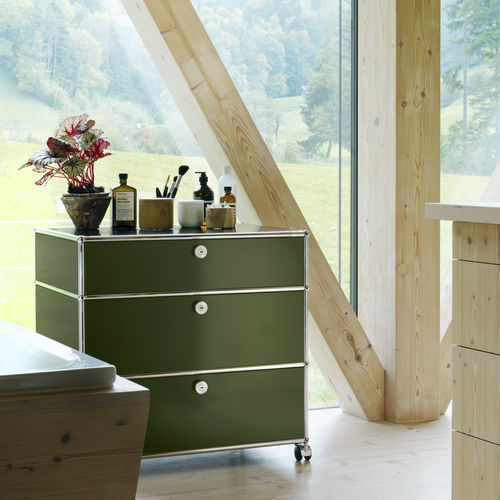 Mobile contenitore con rotelle - USM Haller - USM Modular Furniture - contemporaneo / in metallo / verde