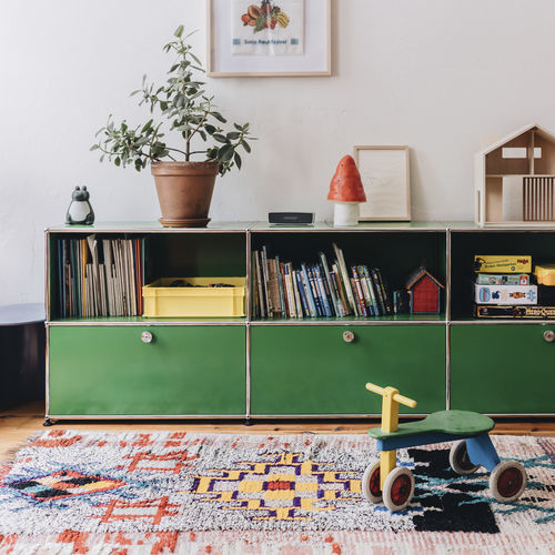 Credenza contemporanea - USM Haller - USM Modular Furniture - in metallo / con ripiano / modulabile