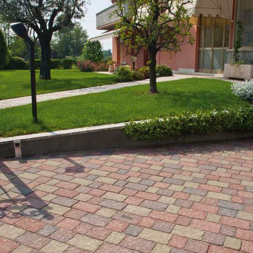 Pavimentazione in calcestruzzo - TESSELLA BUGNATA - Gruppo Industriale Tegolaia - da esterno / antiscivolo
