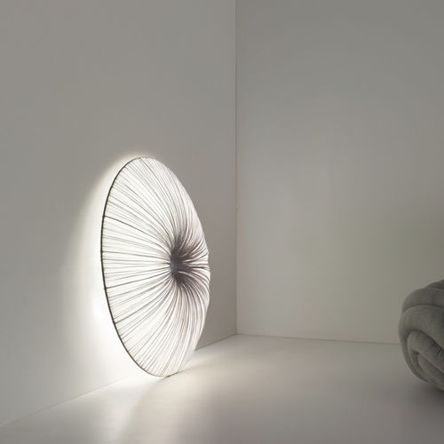 Applique contemporanea - STAND BY - Aqua Creations - da interno / in seta / tonda