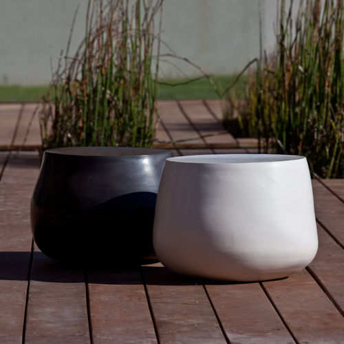 Tavolo d'appoggio contemporaneo - SHASTA - Aqua Creations - in ceramica / rotondo / per uso residenziale