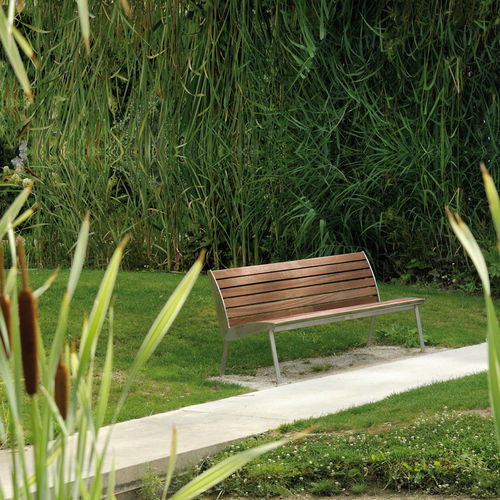Panca per spazi pubblici contemporanea - MIAMI - AREA - in legno / in acciaio inossidabile / in acciaio con rivestimento a polvere