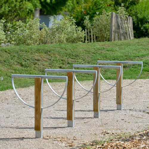 Rastrelliera per biciclette a pavimento - UNIVERS - AREA - per spazi pubblici / in acciaio galvanizzato / in legno