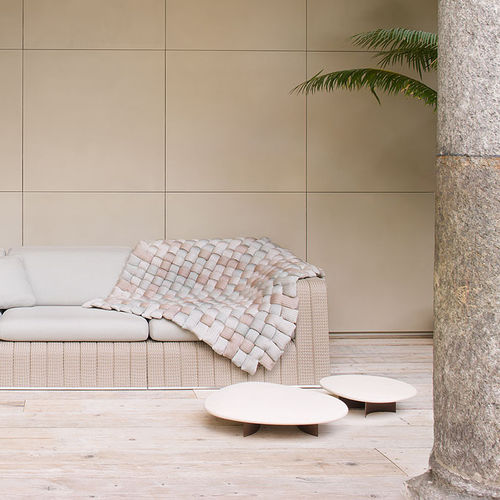Tavolo d'appoggio contemporaneo - ISOLE - PAOLA LENTI - in acciaio / in pietra / per uso residenziale