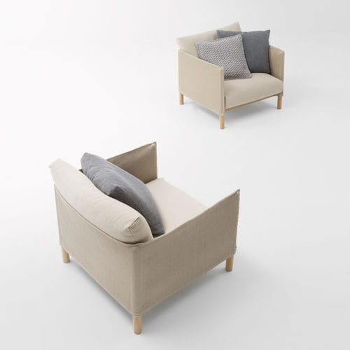 Poltrona contemporanea - VESPUCCI - PAOLA LENTI - in tessuto / in legno / in fibra di poliestere