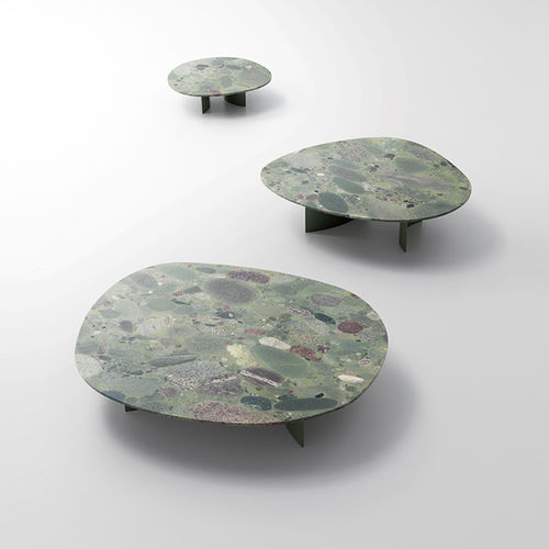 Tavolino basso contemporaneo - ISOLE - PAOLA LENTI - in granito / con supporto in acciaio inossidabile / per uso residenziale