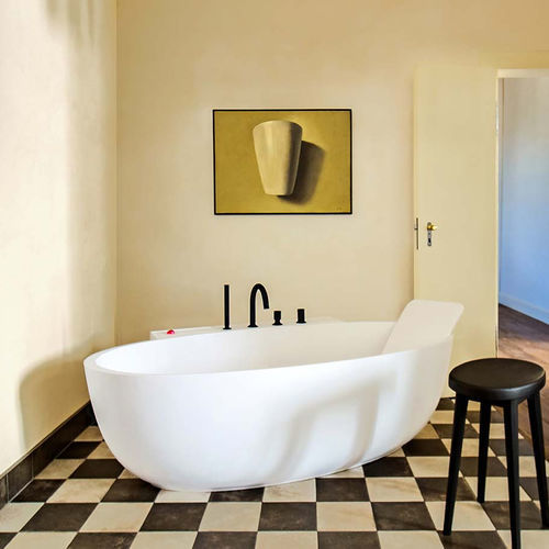 Vasca da bagno ovale - FREE - PLANIT - ad isola / per ambiente abitativo / ad uso professionale