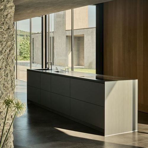 Cucina contemporanea - +SEGMENTO - POGGENPOHL - in legno / con isola / senza maniglie