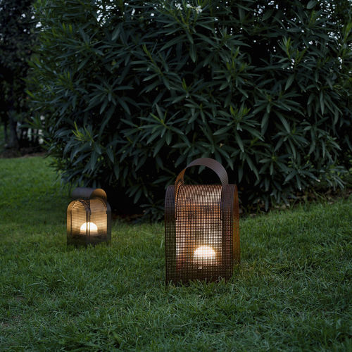 Lampada da pavimento - FOLD OUT - alma light - portatile / in lamiera forata / in PMMA