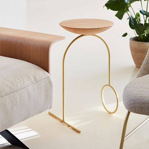 Tavolo d'appoggio design minimalista - GIRO - Viccarbe - in rovere / con supporto in metallo / rotondo