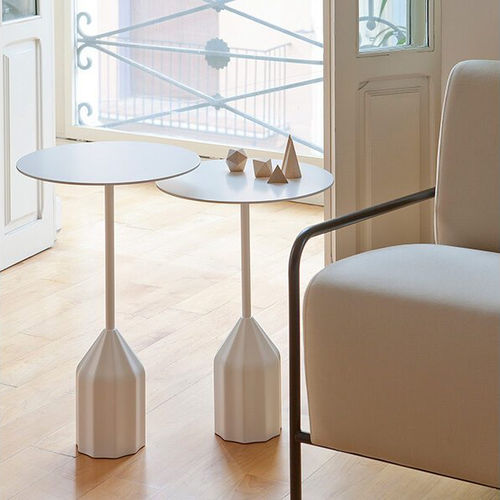 Tavolo d'appoggio contemporaneo - BURIN MINI - Viccarbe - in MDF laccato / con supporto in acciaio termolaccato / rotondo