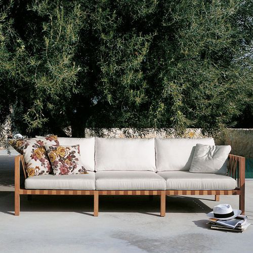Divano contemporaneo - MISTRAL 103 - RODA - da giardino / in poliestere / con braccioli