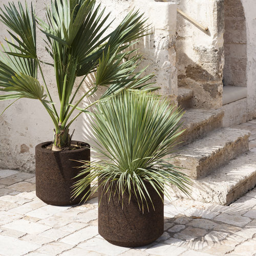 Vaso da giardino in sughero - CORTICA 002 - RODA - rotondo / per uso residenziale / contract