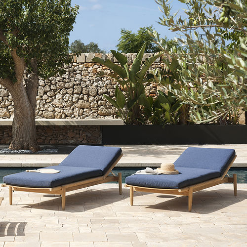 Lettino prendisole contemporaneo - LEVANTE 009 - RODA - in tessuto / in teak / da giardino