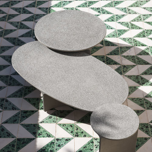 Tavolino basso contemporaneo - ASPIC 003 - RODA - in calcestruzzo / con supporto in calcestruzzo / ovale