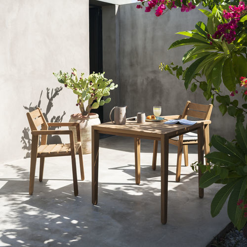 Tavolo da pranzo contemporaneo - ZANIA 080 - RODA - in iroko / con supporto in iroko / quadrato