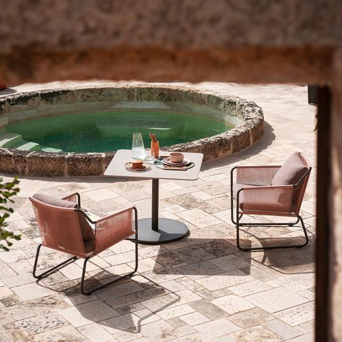 Tavolo da bistrot contemporaneo - BUTTON 601 - RODA - in teak / in alluminio laccato / in gres