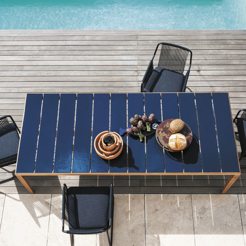 Tavolo contemporaneo - TEKA 173 - RODA - in vetro / in gres / con supporto in teak