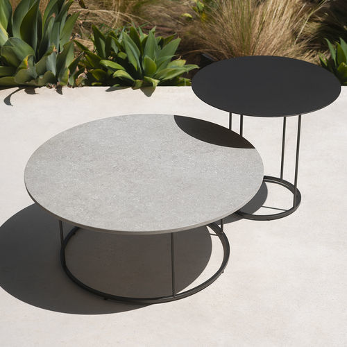 Tavolino basso contemporaneo - ZEFIRO 002 - RODA - in alluminio laccato / in gres / con supporto in acciaio inossidabile