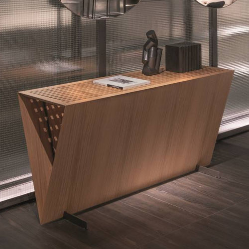 Consolle contemporanea - Alvea - Living Divani - in rovere / con supporto in acciaio verniciato / triangolare