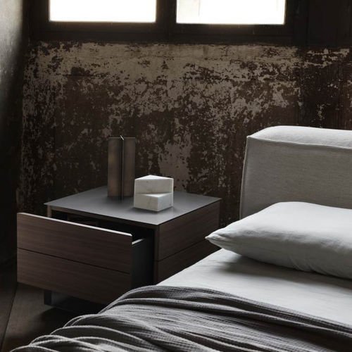 Comodino contemporaneo - HALFSQUARE - Living Divani - in legno / con supporto in metallo / quadrato