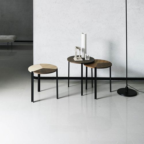 Tavolo d'appoggio contemporaneo - STARSKY - Living Divani - in legno / con supporto in metallo laccato / rotondo