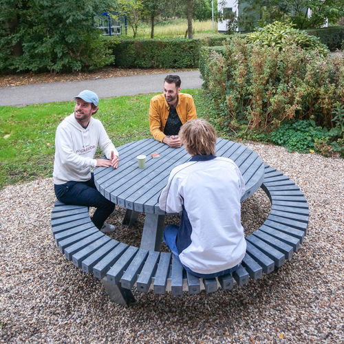 Tavolo da picnic contemporaneo - SOLID DISC - Streetlife - in materiale riciclato / in legno / con supporto in acciaio