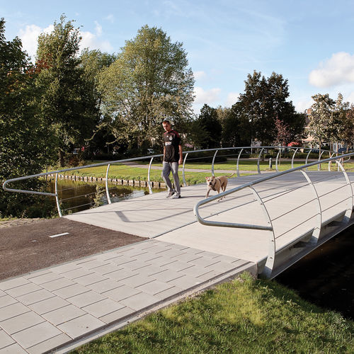 Ponte in corten - SHORTLINE - Streetlife - in acciaio / ad arco / pedonale