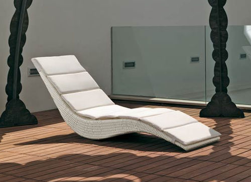 Lettino prendisole contemporaneo - PANAREA - Dolcefarniente by DFN srl - in resina intrecciata / da giardino / bianco