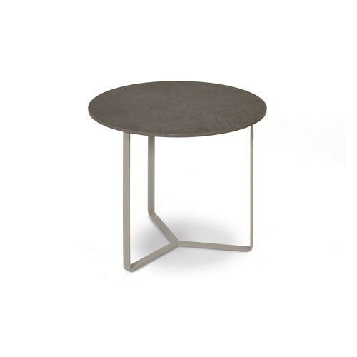 Tavolo d'appoggio design originale - TRIOS - FISCHER MÖBEL - in vetro / con supporto in acciaio inossidabile / rotondo