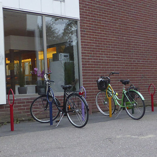 Rastrelliera per biciclette a pavimento - PAR3001 - KOMPAN - verticale / per spazi pubblici / in metallo