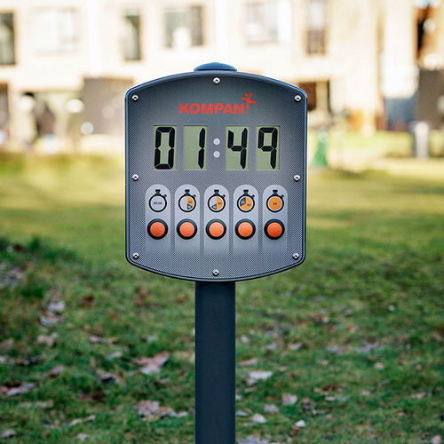 Pannello segnaletico a pavimento - KOMPAN - in metallo / per parco giochi