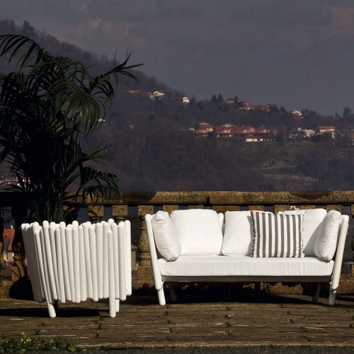 Divano design originale - CANISSE - SERRALUNGA - da giardino / in tessuto / con cuscino rimovibile