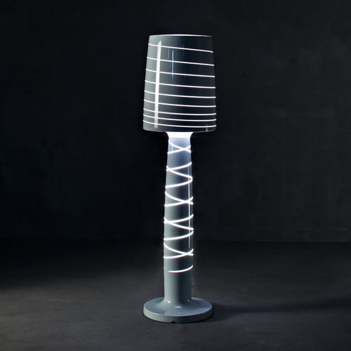 Lampada da terra - MISS JANE   - SERRALUNGA - in polietilene a bassa densità LDPE / contemporanea / con cavo