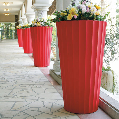 Vaso da giardino in polietilene a bassa densità LDPE - EUFRONIO - SERRALUNGA - conico / di Paolo Rizzatto / per uso residenziale