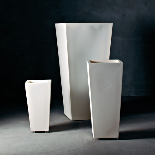 Vaso da giardino in polietilene a bassa densità LDPE - KABIN EXTRA - SERRALUNGA - di Luisa Bocchietto / per uso residenziale / bianco